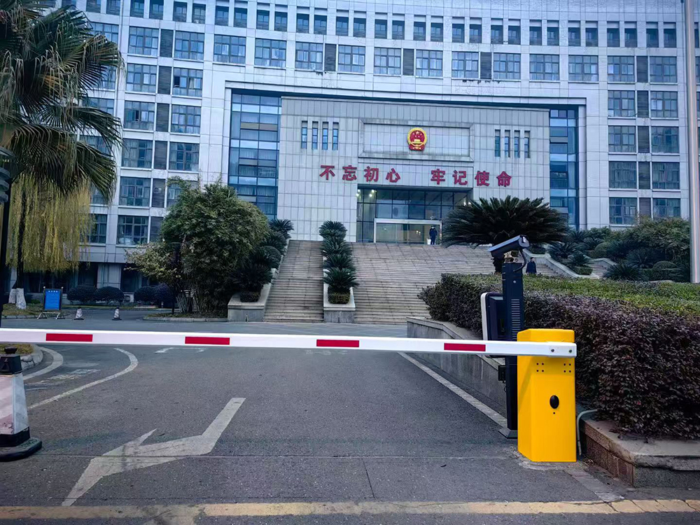 江油市政务中心七进七出