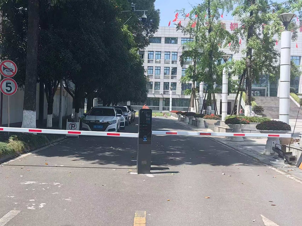 江油市市委市政府