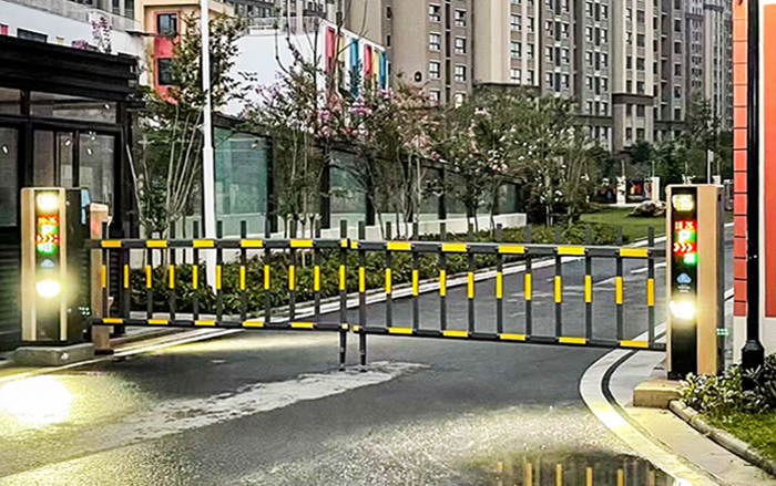 某小区采用 “安快” 一进一出对开车牌识别系统案例图 某小区采用 “安快” 一进一出对开车牌识别系统案例图